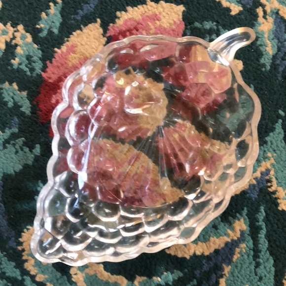 Vintage Anchor Hocking glass Grape Dish, Relish dish, Candy Bowl - many uses - Picture 10 of 13